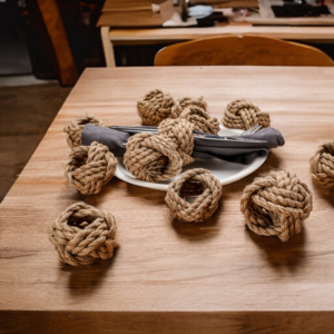 Vente chaude De Luxe À La Main Jute Serviette Anneau Nouveau Design Bois Papillon Table Décoration Papier Mariages Fêtes Usine En Gros - Product Image 5