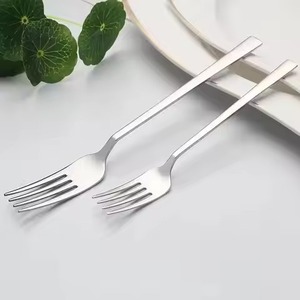 Ensemble de couverts en acier inoxydable de qualité supérieure pour une table élégante et une présentation raffinée en cuisine - Product Image 2