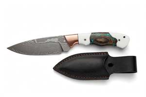 Couteau utilitaire compact artisanal en acier Damas, manche en bois et résine turquoise, poinçon en cuivre, étui en cuir - Product Image 2
