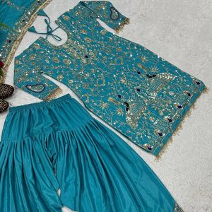 Kurti de crepé natural bordado para mujer con salwar dhoti y dupatta bordada |   Ropa Étnica de Diseño con Lentejuelas de 5mm - Product Image 1