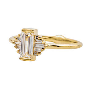 Anillo de Compromiso de Diamantes con Corte Esmeralda para Mujer, Oro de 14K, Estilo Clásico, Certificado IGI - Product Image 3