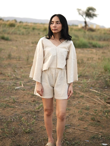 Top de Algodón Khadi Hecho a Mano, Estilo Bohemio con Cuello en V, Mangas Anchas, Top Corto, Elegante Blusa Corta con Mangas Campana Estilo Kimono - Product Image 6