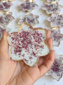 Vela Aromática Decorativa de Metal Urli con Pétalos de Rosa, Mezcla de Soja Hecha a Mano, Aroma Duradero a Rosas, Logotipo de Marca Personalizado, Múltiples Opciones - Product Image 2