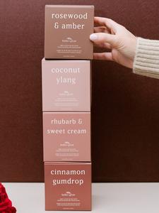 Vela Aromática AIKUN de Cera de Soya Natural con Flor de Cerezo y Almizcle en Frasco de Cerámica, Vela Perfumada Premium para B2B y Marca Privada - Product Image 4