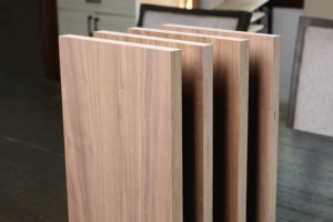 Contreplaqué en bois de caoutchouc avec placage en noyer - Contreplaqué à placage rotatif en eucalyptus, surface plane, double face décorative - Product Image 2