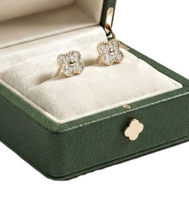 Magnifiques boucles d'oreilles clous élégantes en or massif 10K 14K 18K avec diamant de laboratoire taille ronde, certifiées IGI, couleur DEF, clarté VS VVS - Product Image 5