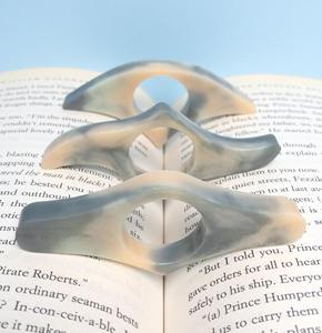 Marque-page en résine au design moderne pour les amateurs de livres - Product Image 6