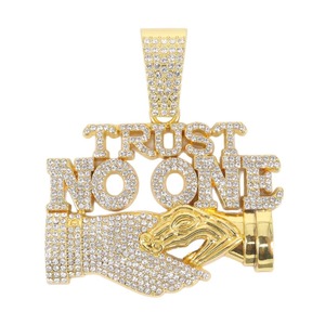 Chaîne cubaine tendance pour hommes européens et américains, style hip-hop, en alliage doré, avec pendentif motif croix incrusté de diamants - Product Image 2