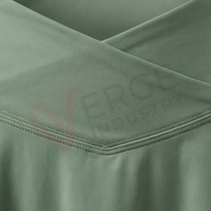 Jupe-short de tennis sportive vert uni taille haute à croisement évasé mini - Product Image 4