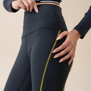 Leggings de yoga taille haute longueur intégrale avec bande latérale contrastante, coutures discrètes, respirants, en Spandex extensible dans les quatre sens, imprimé léopard - Product Image 4