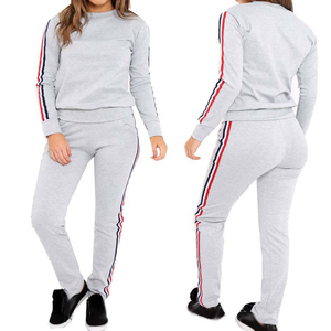 Ensemble de survêtement pour femme, confortable, deux pièces, tissu doux et chaud, coupe décontractée, idéal pour se détendre à la maison et pour un confort quotidien. - Product Image 2