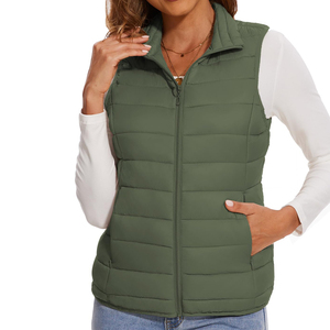 Chaleco acolchado de invierno para mujer con relleno ligero, tela resistente y corte moderno, ideal para viajes, senderismo y uso diario. - Product Image 4