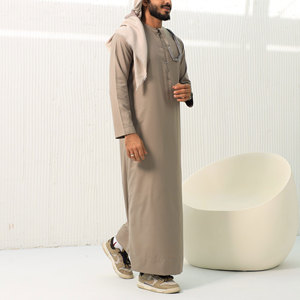 Fabricant OEM de Thobe, vêtement islamique à manches longues conçu pour un usage quotidien et une production sous marque privée - Product Image 6