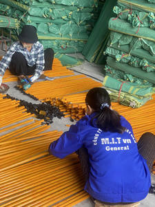 Manche de balai en bois d'eucalyptus, fourni par l'usine, avec revêtement PVC imitation bois pour le nettoyage domestique - Product Image 6