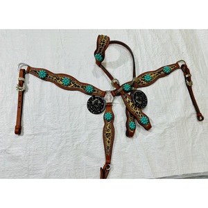 Conjunto de cabezada y pechera de cuero color canela estilo western para caballo, cómodo y duradero, con estampado de leopardo y conchos de pedrería turquesa - Product Image 1