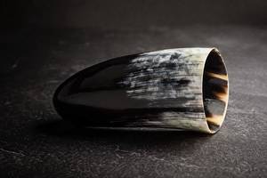 Cuerno de Beber Vikingo de Búfalo de Diseño Único y en Tendencia con Soporte Metálico, Hecho a Mano, Ecológico, Seguro para Alimentos, ¡Gran Venta! - Product Image 4