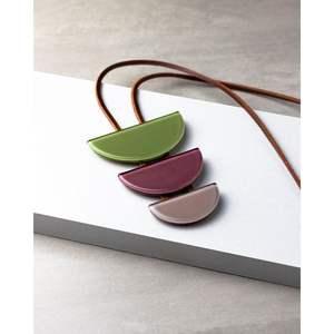 Collar Minimalista de Resina y Madera para Amantes de la Joyería Moderna, Accesorios de Moda con Cristales - Product Image 1