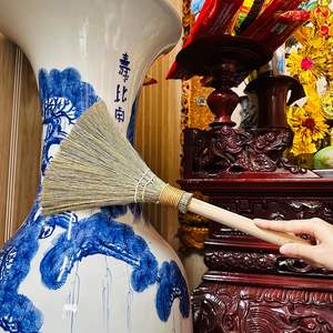 Escoba de mano mini vietnamita de cerdas suaves de hierba natural con mango de madera, estilo clásico para limpieza de mesas, cocinas y suelos exteriores. - Product Image 5