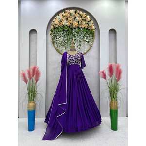 Robe de soirée trapèze faite main en mousseline de soie XL avec broderies et sequins, taille empire - Product Image 2