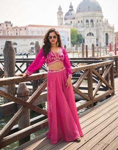 Traje de shrug corto de georgette de talla única con bordado moderno y detalles de lentejuelas para fiestas, Diwali y bodas - Product Image 1