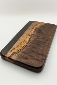 เขียงไม้ทำมือเคลือบอีพ็อกซี่สำหรับหั่นขนมปังและชีส  ผิวเรียบเนียนขัดเงา  แบบเรซิ่นริเวอร์ สำหรับใช้ในครัว - Product Image 3