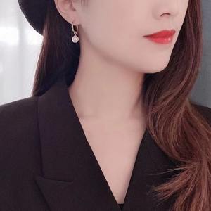 Boucles d'oreilles pendantes tendance en perles naturelles de 11-12 mm, sans défaut apparent, avec diamant en T de précision 925, pour diffusion en direct – Vente en gros - Product Image 4