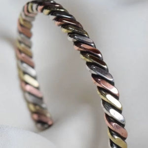Pulsera de 3 metales, pulsera trenzada en cobre, plata y latón. El cobre es el metal del calor de Eros del planeta Venus. - Product Image 1
