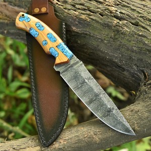 Cuchillo de Caza y Camping de Acero de Damasco Forjado a Mano con Hoja Fija, Mango de Madera de Olivo y Turquesa, Espiga Completa, Cuchillo Personalizado OEM/ODM - Product Image 1
