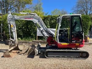 Mini-excavatrice sur chenilles d'occasion Takeuchi Tb260 de 38 tonnes, moteur Yanmar, hydraulique HYDAC, capacité de la benne de 1,7 m, accessoires inclus - Product Image 5