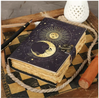 Diario de cuero morado impreso a mano - Cuaderno vintage Sol y Luna con cierre de latón y papel de borde deshilachado sin rayas, ideal para regalo
