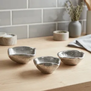 Bols en aluminium faits à la main, bols de service rustiques en métal, bols décoratifs pour table, décoration moderne pour la maison, cuisine et salle à manger - Product Image 3
