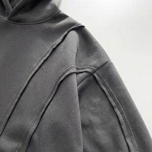 Sweat à capuche Outclass avec détails ton sur ton et une silhouette raffinée, conçu pour les marques de mode haut de gamme et le streetwear de prestige. - Product Image 4