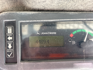 Chargeuse compacte sur pneus 318D, équipement de construction robuste et compact - Product Image 4