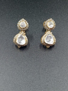 ต่างหูเงินทรงดอกไม้ประดับเพชรทรงลูกแพร์สำหรับผู้หญิงจาก Amaira Jewels ของขวัญเครื่องประดับสุดหรู - Product Image 6