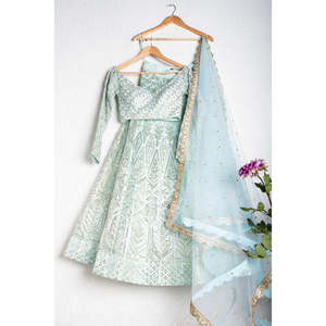 Vestido de Noche Elegante Lehenga Choli Bordado por Diseñadores Dori y Zari para Fiestas - Product Image 1
