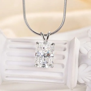 Collier pendentif en moissanite 925 de 4,5 carats, taille radiant, en argent sterling plaqué or blanc 18 carats, bijoux tendance pour femmes - Product Image 1