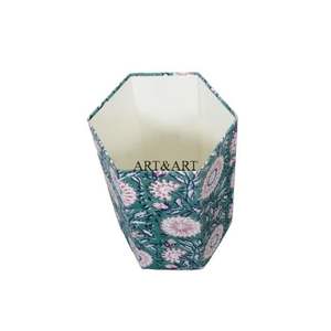 Maneras creativas de reutilizar cajas de cartón para hacer contenedores de basura con estampado floral artesanal y tela de algodón. - Product Image 6