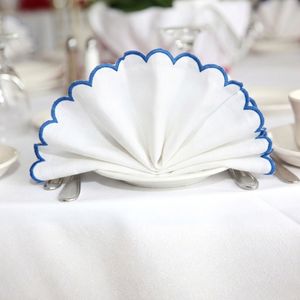 Servilleta de tela de algodón elegante color azul real con borde festoneado para cenas, bodas y restaurantes - Product Image 4