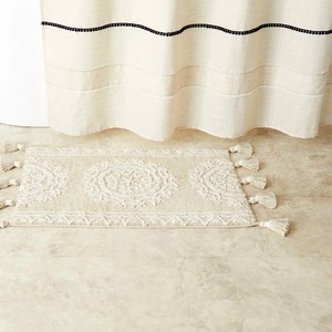 Tapis de bain rectangulaire en coton brodé style bohème, motif médaillon, bordure à pompons, lavable en machine, décoration intérieure - Product Image 2