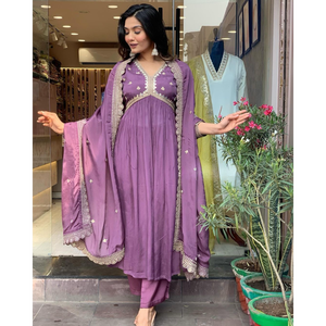 Vestido de mujer de diseño inspirado en Alia con Dupatta y conjunto de ropa de fiesta inferior - Product Image 2
