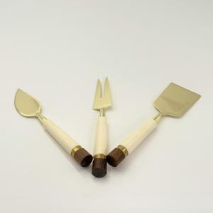 Juego de 3 Utensilios de Cocina de Lujo con Mango de Resina Hecho a Mano, Cortador de Queso, Elegante Regalo para Invitaciones - Product Image 3