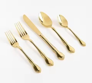 Ensemble de couverts de luxe en métal pour table, comprenant une cuillère de service et une paire de fourchettes, conçu pour des dîners et des réceptions élégants - Product Image 5