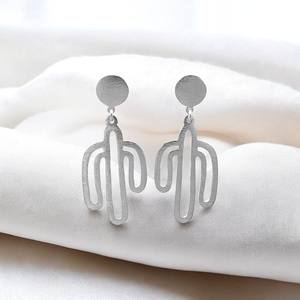 Pendientes Colgantes de Plata de Ley 925 para Mujer, Hechos a Mano, Grabados, Modernos, Minimalistas, con Diseño de Cactus Abstracto, para Compromiso y Boda - Product Image 2