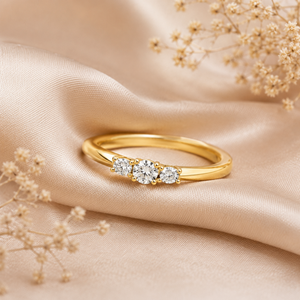 Anillo de Compromiso de Oro Amarillo de 14K con Tres Diamantes |   Anillo de Diamantes Redondos Brillantes Naturales para Mujer, Regalo de Aniversario o Boda - Product Image 3