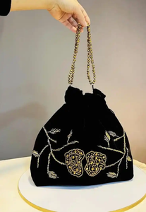 Sac Potli Élégant de Luxe Style Coréen en Soie Brodé de Perles pour Femme – Sac à Main Artisanal Fantaisie pour Soirée, Mariage et Cérémonie - Product Image 4
