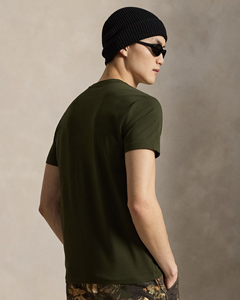 Camiseta de manga corta con cuello redondo de algodón verde oliva oscuro para hombre – Ropa informal suave, duradera y cómoda para el día a día - Product Image 2