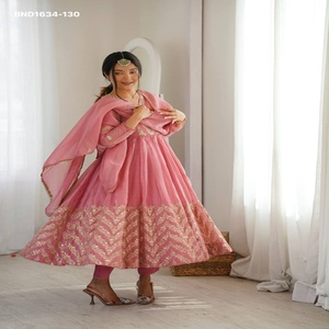 Hermoso traje Anarkali largo con diseño de seda crujiente y bordado de lentejuelas, con pantalón y dupatta, de proveedor de Surat. - Product Image 1