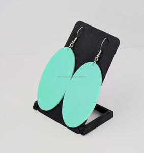 Dernières boucles d'oreilles en résine tendance jaune disponible à un prix compétitif - Product Image 4