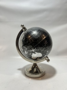 Globe terrestre vintage rose avec support en aluminium doré, élégant globe terrestre de table, petit globe géographique décoratif pour le bureau et la maison - Product Image 3