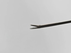 Pinzas para Oído Hartman Alligator, Dentadas, Mandíbulas de 1.8x0.8mm, 5-1/4 Pulgadas, Pinzas de Otología Microquirúrgicas para Oído, Instrumento Quirúrgico ENT de Vaslcare - Product Image 2